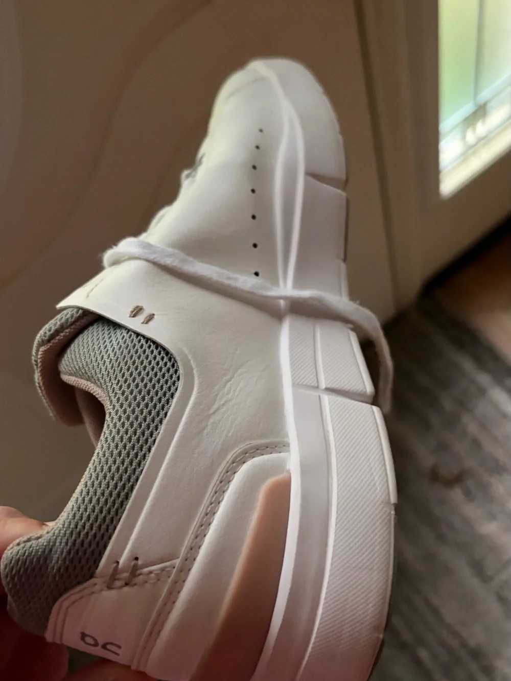 On Women’s The Roger Advantage Shoe- 8.5